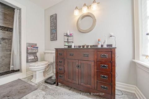 Photo 18 at 7 Trimingham Court, South Richvale, Richmond Hill