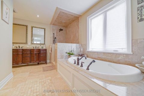 Photo 19 at 7 Trimingham Court, South Richvale, Richmond Hill