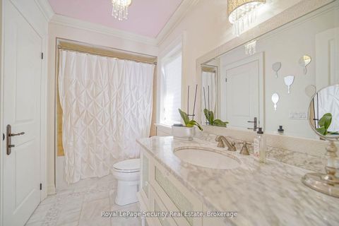 Photo 20 at 7 Trimingham Court, South Richvale, Richmond Hill