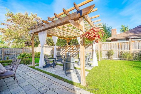 Photo 21 at 7 Trimingham Court, South Richvale, Richmond Hill