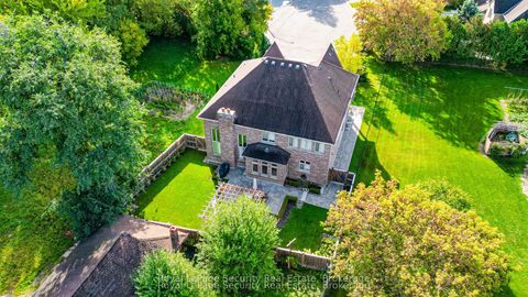 Photo 22 at 7 Trimingham Court, South Richvale, Richmond Hill