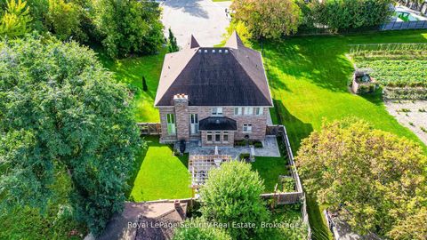 Photo 23 at 7 Trimingham Court, South Richvale, Richmond Hill