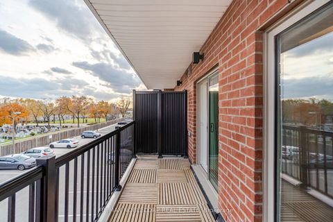 Photo 8 at 22 - 39 John Perkins Bull Drive, CFB, Toronto