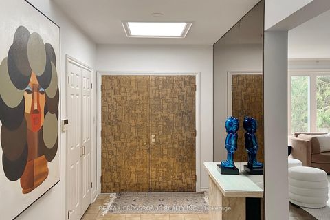 Photo 2 at 8 Orchid Court, Windfields, Toronto