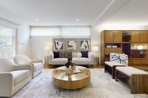 Photo 13 at 8 Orchid Court, Windfields, Toronto