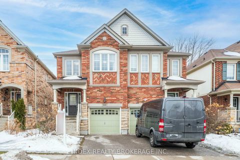 Photo 2 at 806 Mccue Drive, Taunton, Oshawa