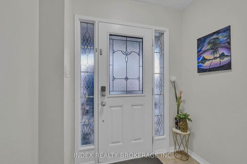 Photo 6 at 806 Mccue Drive, Taunton, Oshawa