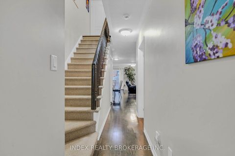 Photo 7 at 806 Mccue Drive, Taunton, Oshawa