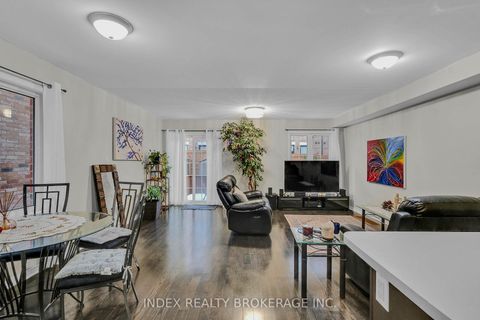 Photo 9 at 806 Mccue Drive, Taunton, Oshawa