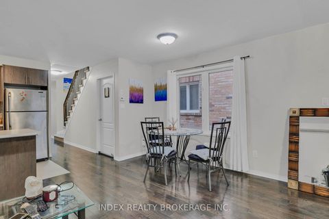 Photo 13 at 806 Mccue Drive, Taunton, Oshawa