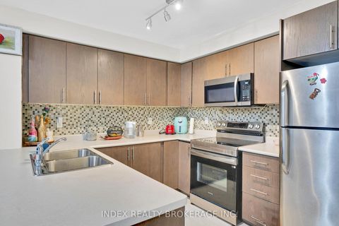 Photo 15 at 806 Mccue Drive, Taunton, Oshawa