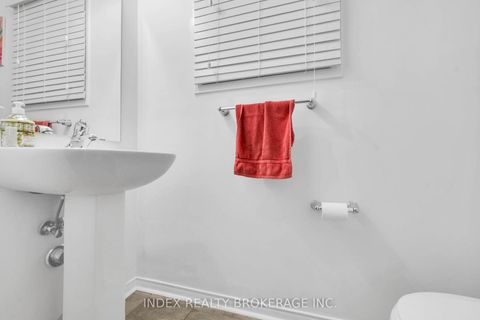 Photo 16 at 806 Mccue Drive, Taunton, Oshawa