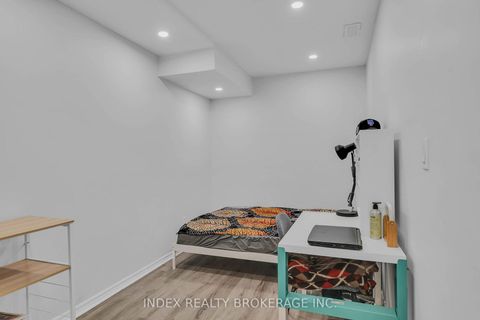 Photo 30 at 806 Mccue Drive, Taunton, Oshawa