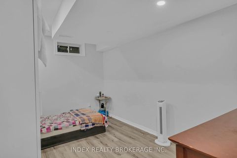 Photo 31 at 806 Mccue Drive, Taunton, Oshawa