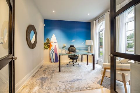 Photo 3 at 14 Sulgrave Crescent, Windfields, Toronto