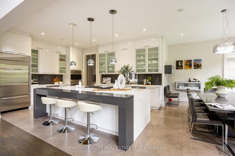 Photo 11 at 14 Sulgrave Crescent, Windfields, Toronto