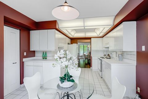 Photo 10 at 311 - 7250 Yonge Street, Yorkhill, Vaughan