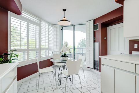 Photo 12 at 311 - 7250 Yonge Street, Yorkhill, Vaughan