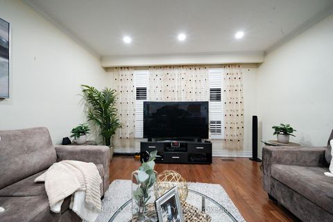 Photo 10 at 40 Maryhill Drive, Jamestown, Toronto