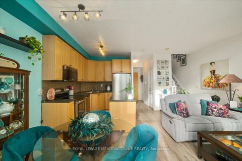 Photo 4 at 914 - 220 Burnhamthorpe Road W, City Centre, Mississauga