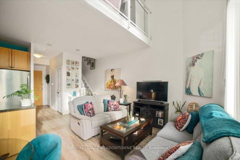 Photo 5 at 914 - 220 Burnhamthorpe Road W, City Centre, Mississauga