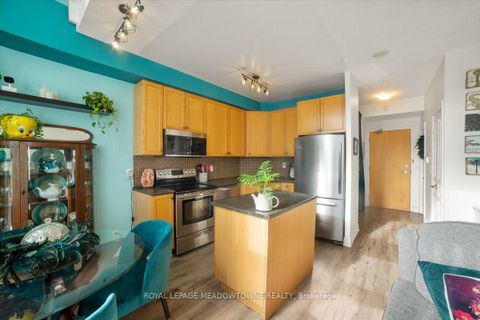 Photo 6 at 914 - 220 Burnhamthorpe Road W, City Centre, Mississauga