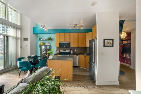 Photo 10 at 914 - 220 Burnhamthorpe Road W, City Centre, Mississauga
