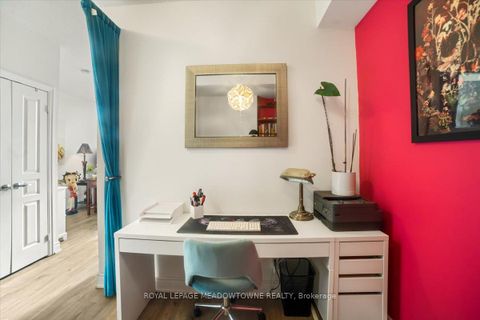 Photo 13 at 914 - 220 Burnhamthorpe Road W, City Centre, Mississauga