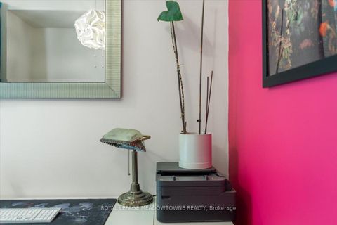 Photo 15 at 914 - 220 Burnhamthorpe Road W, City Centre, Mississauga