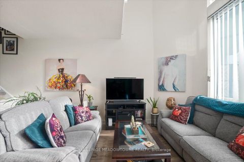 Photo 17 at 914 - 220 Burnhamthorpe Road W, City Centre, Mississauga