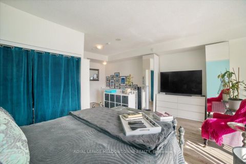 Photo 24 at 914 - 220 Burnhamthorpe Road W, City Centre, Mississauga