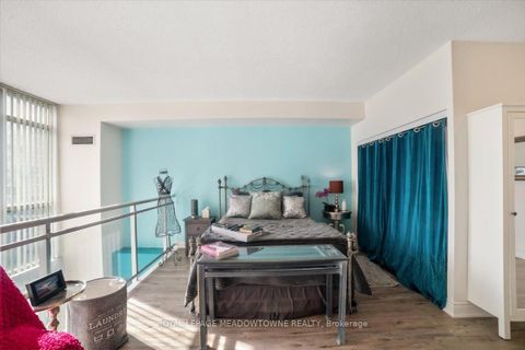 Photo 25 at 914 - 220 Burnhamthorpe Road W, City Centre, Mississauga