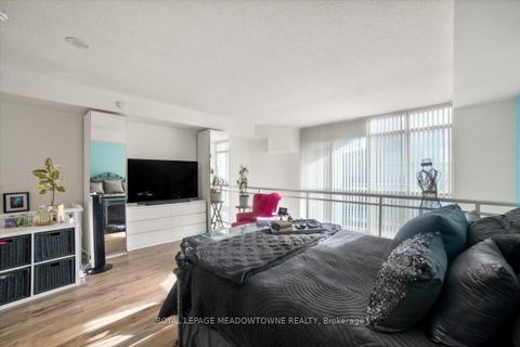 Photo 26 at 914 - 220 Burnhamthorpe Road W, City Centre, Mississauga