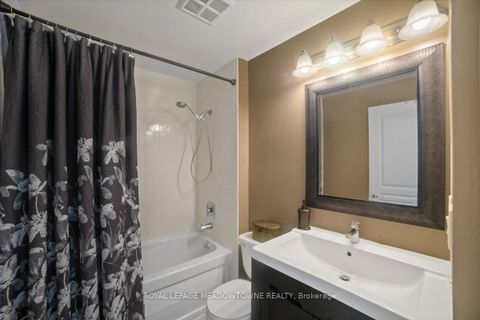 Photo 27 at 914 - 220 Burnhamthorpe Road W, City Centre, Mississauga