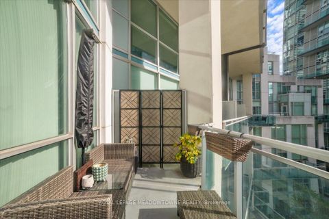 Photo 31 at 914 - 220 Burnhamthorpe Road W, City Centre, Mississauga