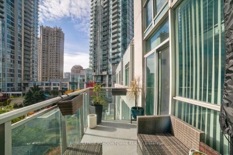 Photo 32 at 914 - 220 Burnhamthorpe Road W, City Centre, Mississauga