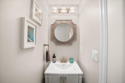 Photo 36 at 914 - 220 Burnhamthorpe Road W, City Centre, Mississauga