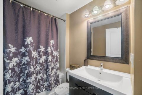 Photo 37 at 914 - 220 Burnhamthorpe Road W, City Centre, Mississauga