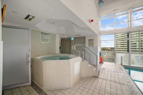 Photo 42 at 914 - 220 Burnhamthorpe Road W, City Centre, Mississauga