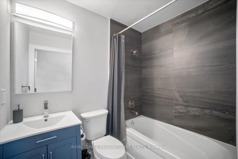Photo 46 at 914 - 220 Burnhamthorpe Road W, City Centre, Mississauga