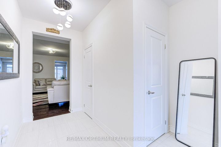 Photo 4 at 17 Elysian Field Circle, Bram West, Brampton