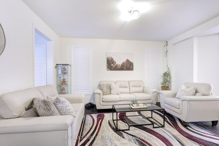 Photo 5 at 17 Elysian Field Circle, Bram West, Brampton