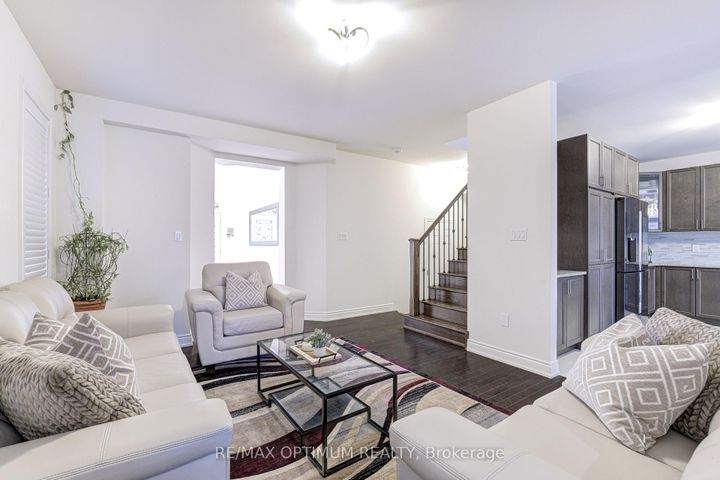 Photo 7 at 17 Elysian Field Circle, Bram West, Brampton