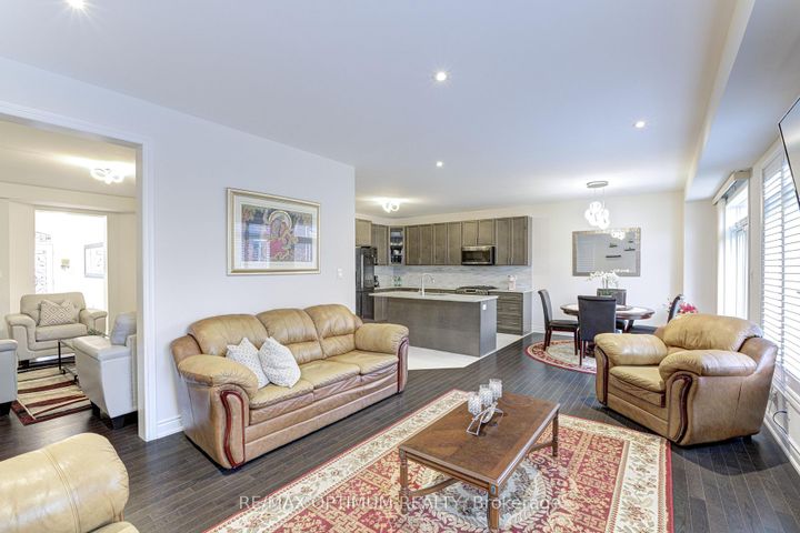 Photo 11 at 17 Elysian Field Circle, Bram West, Brampton