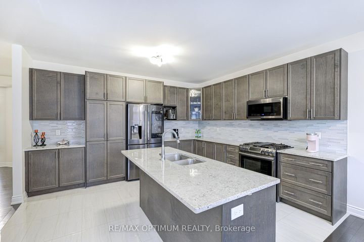 Photo 13 at 17 Elysian Field Circle, Bram West, Brampton