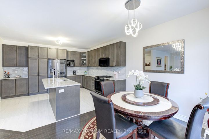 Photo 16 at 17 Elysian Field Circle, Bram West, Brampton