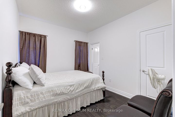 Photo 26 at 17 Elysian Field Circle, Bram West, Brampton