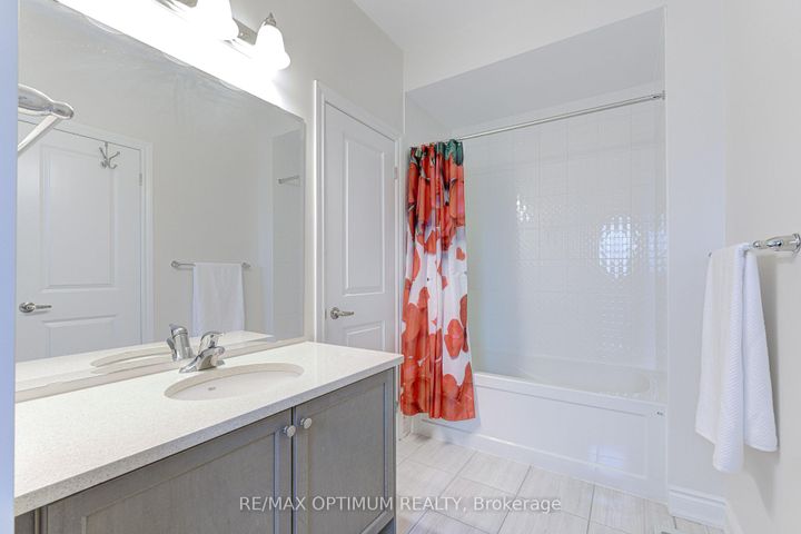 Photo 33 at 17 Elysian Field Circle, Bram West, Brampton