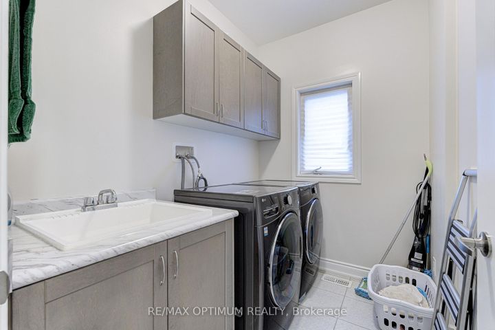 Photo 35 at 17 Elysian Field Circle, Bram West, Brampton