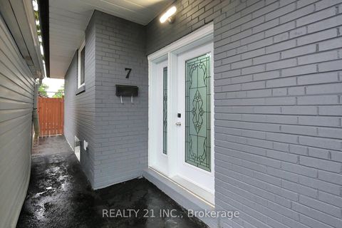 Photo 4 at 7 Stoney Creek Drive, West Hill, Toronto